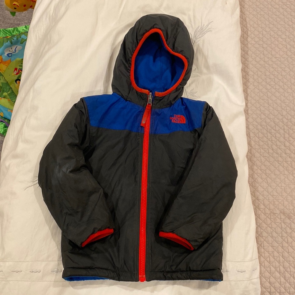 Boys north face reversible jacket 4T